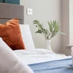 2-bed - Walk To Station - Sleeps 6 Apartment *