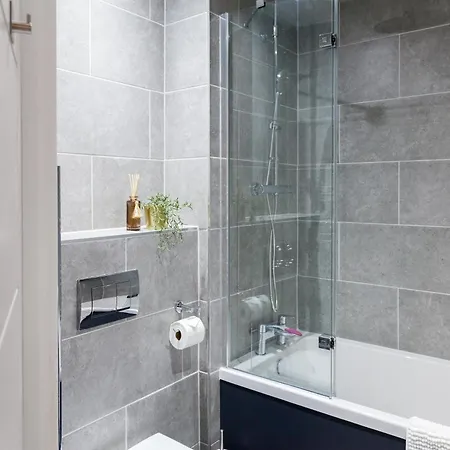 Apartment 2-bed - Walk To Station - Sleeps 6 Leeds (West Yorkshire)