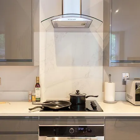 2-bed - Walk To Station - Sleeps 6 公寓