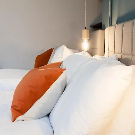 2-bed - Walk To Station - Sleeps 6 Leeds (West Yorkshire)