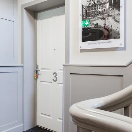 Apartment 2-bed - Walk To Station - Sleeps 6 *