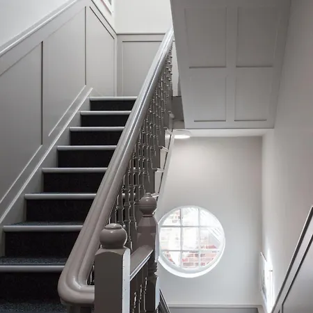 Apartment 2-bed - Walk To Station - Sleeps 6