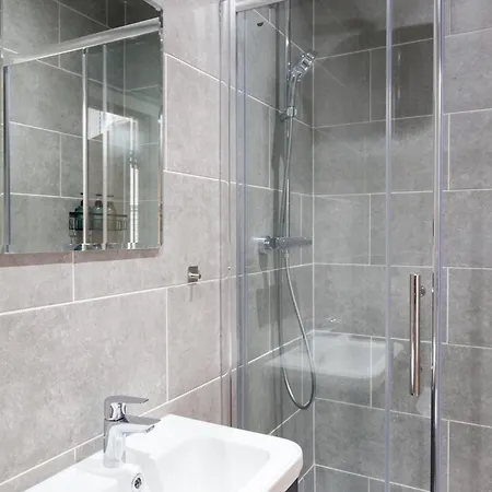 2-bed - Walk To Station - Sleeps 6 Apartment Leeds (West Yorkshire)