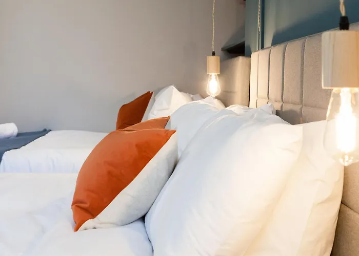 2-bed - Walk To Station - Sleeps 6 Λιντς