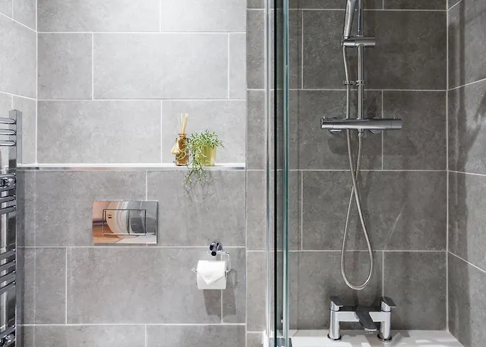 2-bed - Walk To Station - Sleeps 6