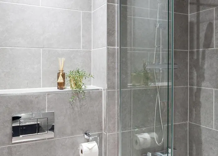 2-bed - Walk To Station - Sleeps 6