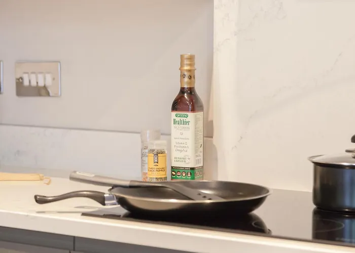 公寓 2-bed - Walk To Station - Sleeps 6 *