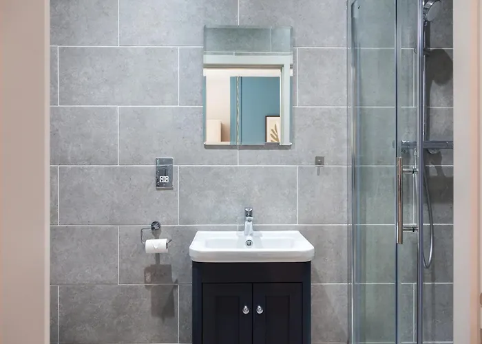 2-bed - Walk To Station - Sleeps 6 * Leeds (West Yorkshire)