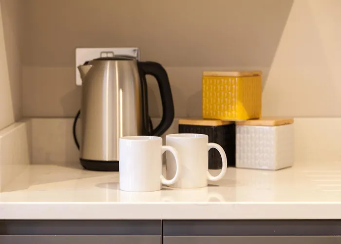 2-bed - Walk To Station - Sleeps 6 Apartment