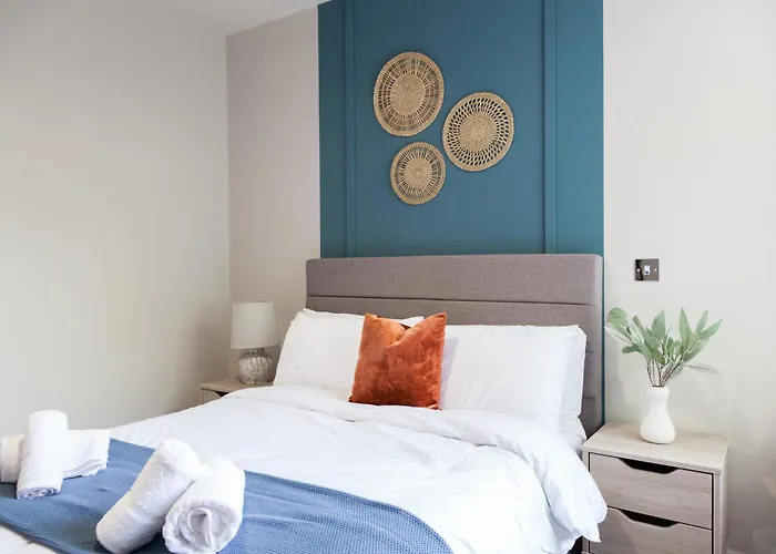 2-bed - Walk To Station - Sleeps 6 Apartment