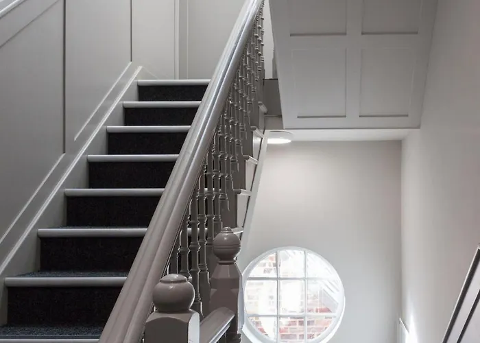 Apartment 2-bed - Walk To Station - Sleeps 6