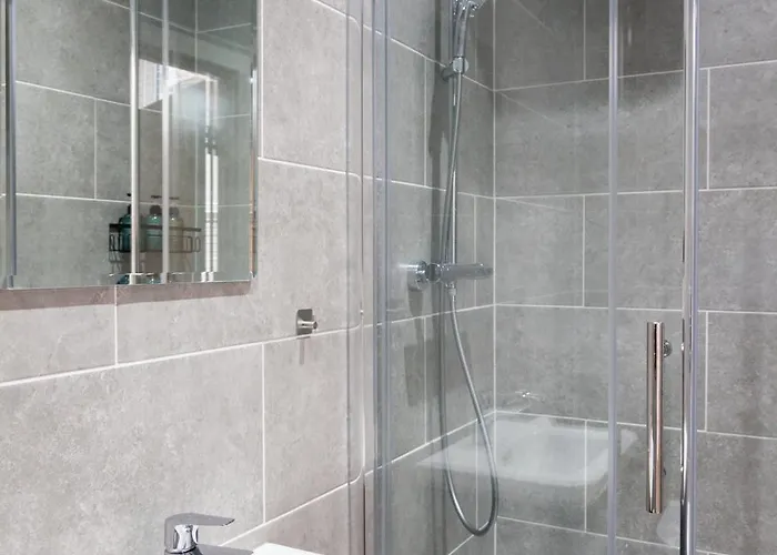 2-bed - Walk To Station - Sleeps 6 Apartment Leeds (West Yorkshire)